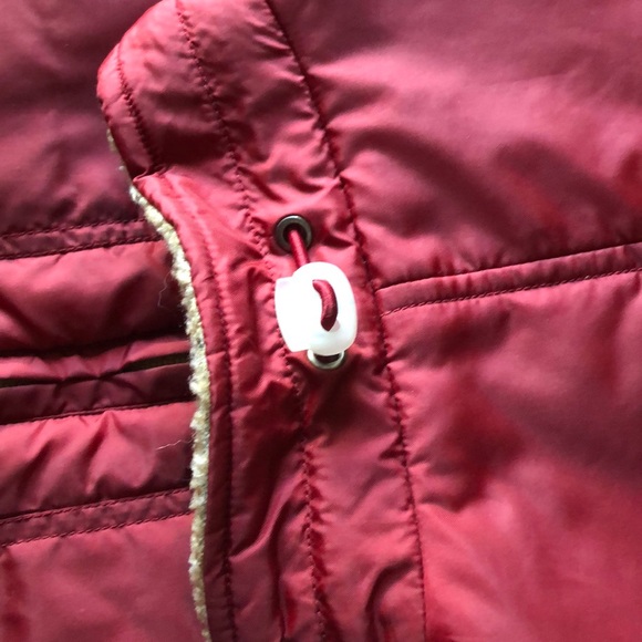 Reversible red/tan vest - Picture 12 of 14